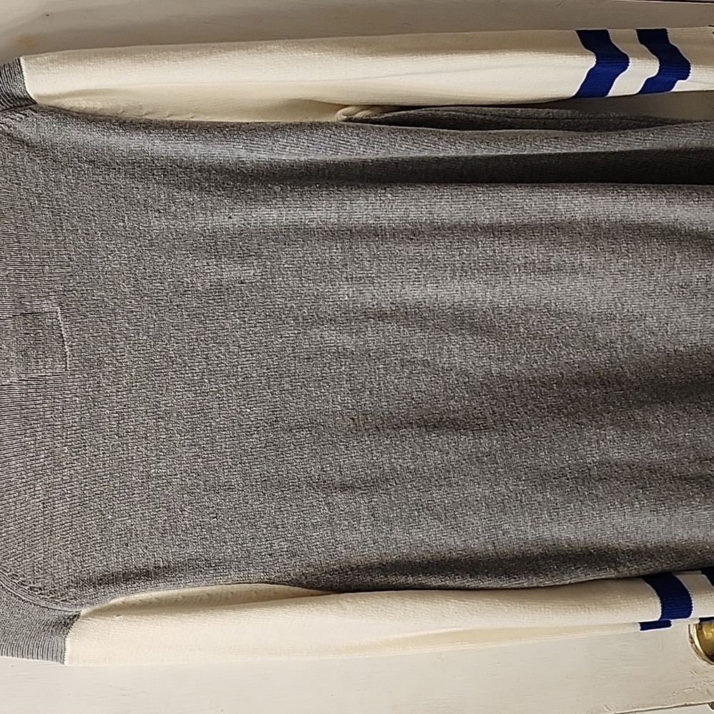 Mitchell & Ness Gray Sweater with Cream Sleeves - Picture 5 of 6
